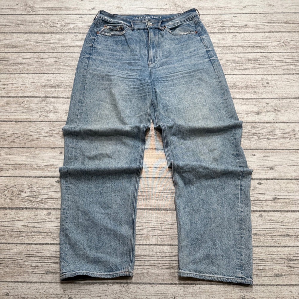 American Eagle Jeans Women's 10 Blue Light Wash High Rise Relaxed Fit Distressed